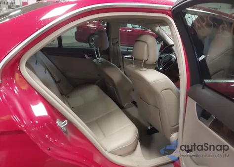 2013 Mercedes-Benz C 300 Sport 4Matic z USA, uszkodzony, nr VIN WDDGF8AB3DA792016